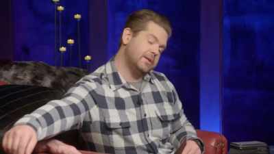 Watch her arm 'cause you can
clearly see it looks like-- - The Osbournes Want to Believe