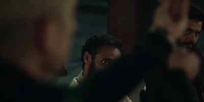 (Watch fastening clicking) - Gangs of London