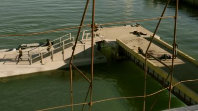 Watch out,
I got stitches. - Fear the Walking Dead