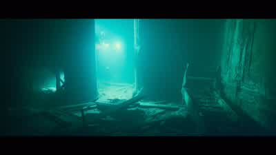 Watch the door frame. - Titanic