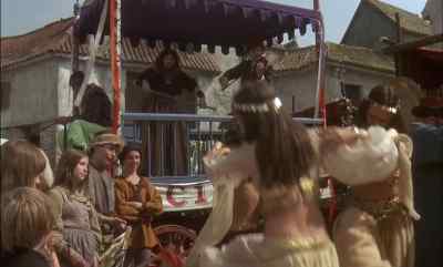 Watch the Strong Woman bend iron! - Countess Dracula
