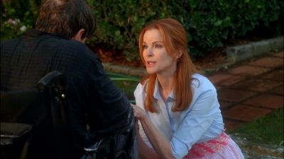 (Water running) - Desperate Housewives