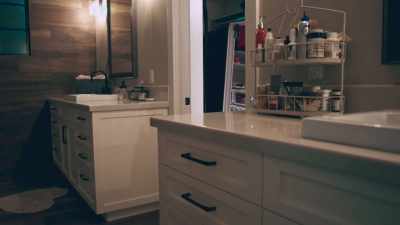 [water running] - Phrogging: Hider in My House