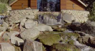 [water rustling] - The Mindfulness Movement