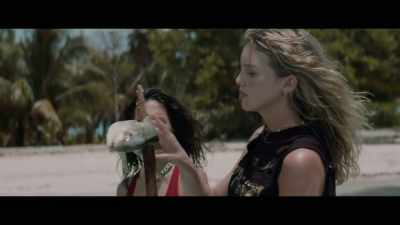 (water splashing)
(Emily grunting) - Castaways