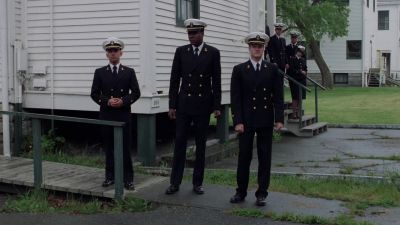 Wave good bye to your buddies - An Officer and a Gentleman