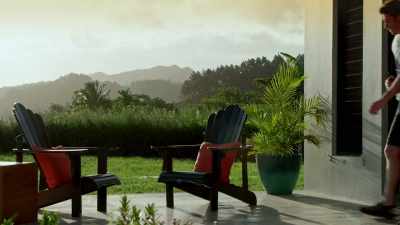 [waves crashing]
[birds chirping] - Retreat to Paradise
