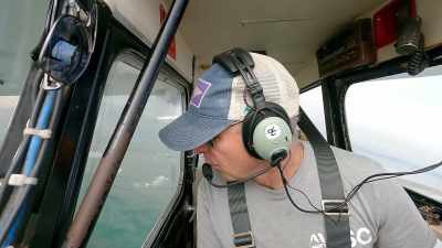 Wayne stuurt het onderzoeksschip
naar die haai. - Return of the White Shark