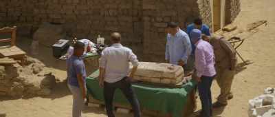 [Waziri, in English] Opening a coffin… - Secrets of the Saqqara Tomb