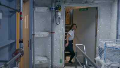 We advise you to retire
to your cabins - Polar Opposites