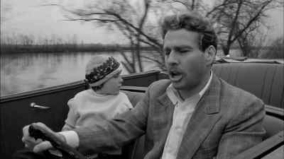 - We ain't gonna make it.
- Yes, we will. - Paper Moon