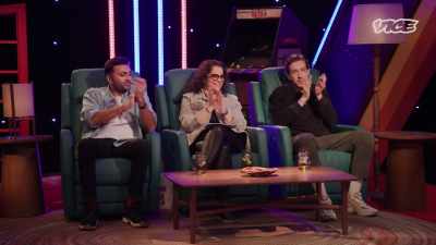 We all know Liam Neeson
as an award-winning actor, - Super Maximum Retro Show
