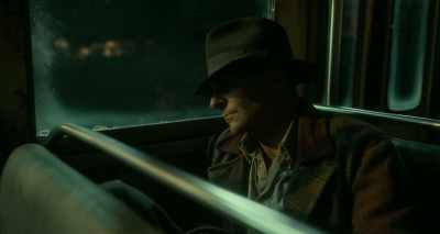 We always kept it muddy, uh,
with hay, with texture. - Nightmare Alley