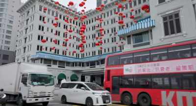 We always stayed at the
five star Peninsula Hotel - The Firing Squad