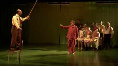- We are dead now, sir!
- I'm the one you want! - National Theatre Live: Nye