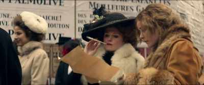 We are here, take the train here. You understand? - Paula