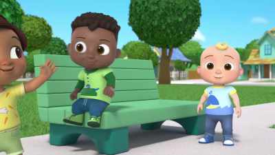We are lining up for the school bus now. - CoComelon Lane