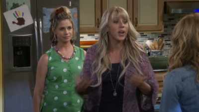 - We are Team D.J.
- And Team D.J.'s got your back. - Fuller House