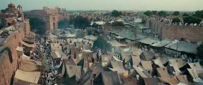 We ask for your patience, please.
There is enough food for everyone. - Viceroy's House