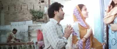 We better keep it from my parents,
or they'll throw us out. - Sui Dhaaga - Made in India