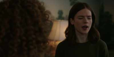 - We called for pizza. Can you stay?
- No, um, I... - The Good Fight