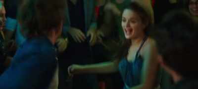 ♪ We can dance if you want to ♪ - The Kissing Booth