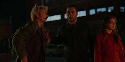 - We can head out.
- Let's go. - City on Fire