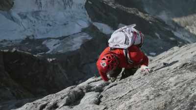 We climb
the first 400 feet - The Devil's Climb
