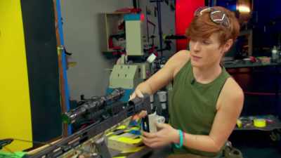 WE COMPARED THE COMPOUND
BOW AGAINST A CROSSBOW, - Mythbusters Jr.