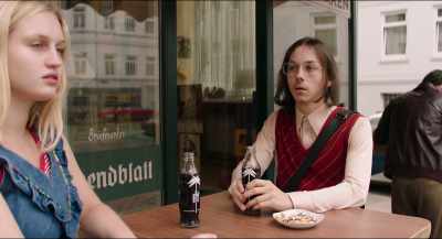 We could go to the red-light district.
To St. Pauli. - The Golden Glove