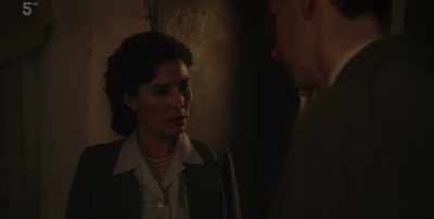 We could hand it over and go home. - Agatha and the Midnight Murders