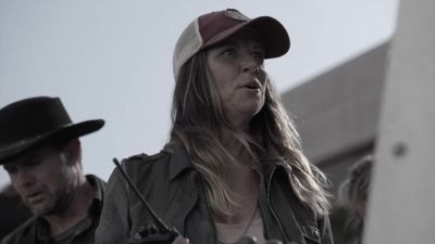 We couldn't get back
to the stadium. - Fear the Walking Dead