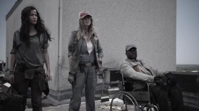We couldn't get back
to the stadium. - Fear the Walking Dead