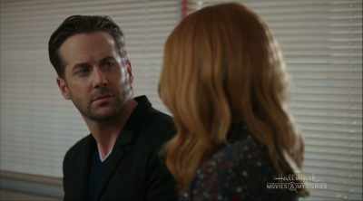 We dachten eerst dat het Davis Mettle was,
maar dat is een man. - Aurora Teagarden Mysteries: A Game of Cat and Mouse