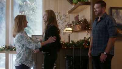 -We decorate.
-[giggles] - Christmas on the Menu
