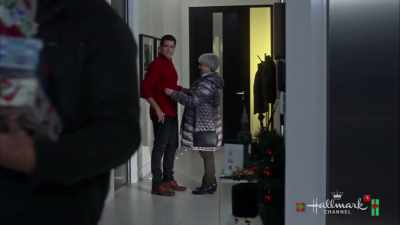 We decorated it ourselves! - Christmas Next Door