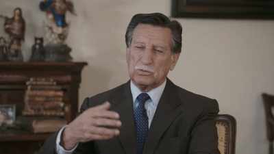 We disliked
getting involved in politics. - Santiago, Italia