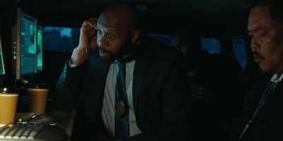 - We do not have clearance.
You have to hold. - Mayor of Kingstown