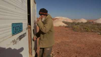 We done the nitro, you know?
Yeah.Now we make the bombs. - Outback Opal Hunters