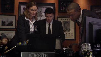 We don't know what's in that briefcase.
You call in your cavalry. - Bones