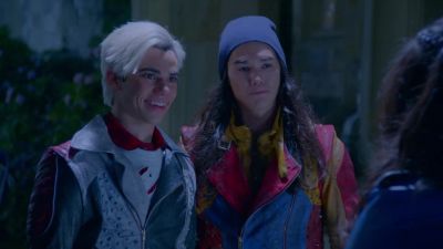 We don't need swords at the Waffle Hut - Descendants 2