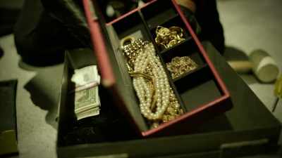We don't really know. - History's Greatest Heists with Pierce Brosnan