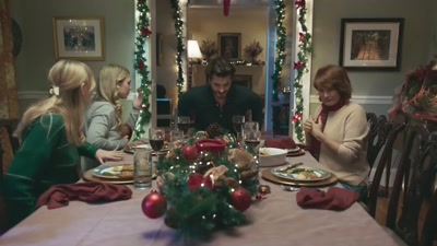 -We don't want to be late.
-Clear. - Christmas in Pine Valley