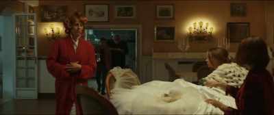 - We exaggerated.
- It must be done.  Marriage must be done. - Compromessi sposi