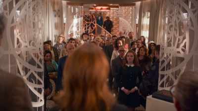 We find Lilah Folger Junior... - Snowpiercer