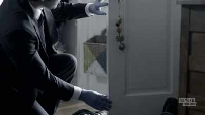 We found there was no forced
entry into robert's apartment, - Black Widow Murders