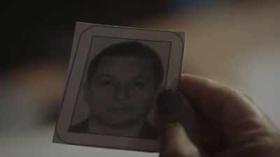 We get a photo from a source,
it's very bad quality. - Drug Lords: The Next Generation