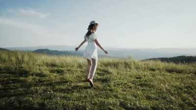 We get about 60 to 90,000 thoughts a day, - Is Mindfulness Right for You?