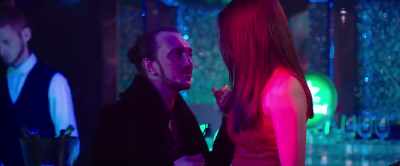 We go to private room.
Much better, no crowd. - Jab Harry Met Sejal