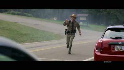We got a high-speed chase coming this way
and we need help setting up a roadblock! - Sprung